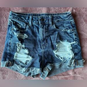 AMERICAN EAGLE mom short medium wash destroyed distressed stretchy